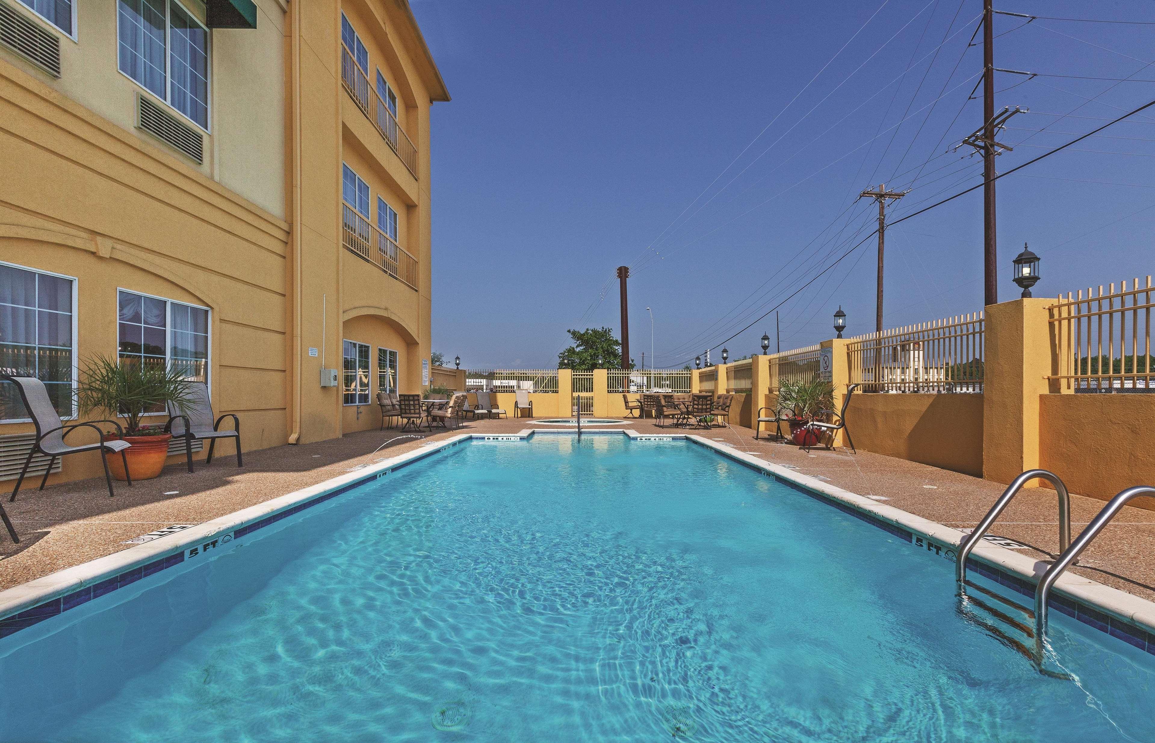 מלון La Quinta By Wyndham ליווינגסטון מראה חיצוני תמונה
